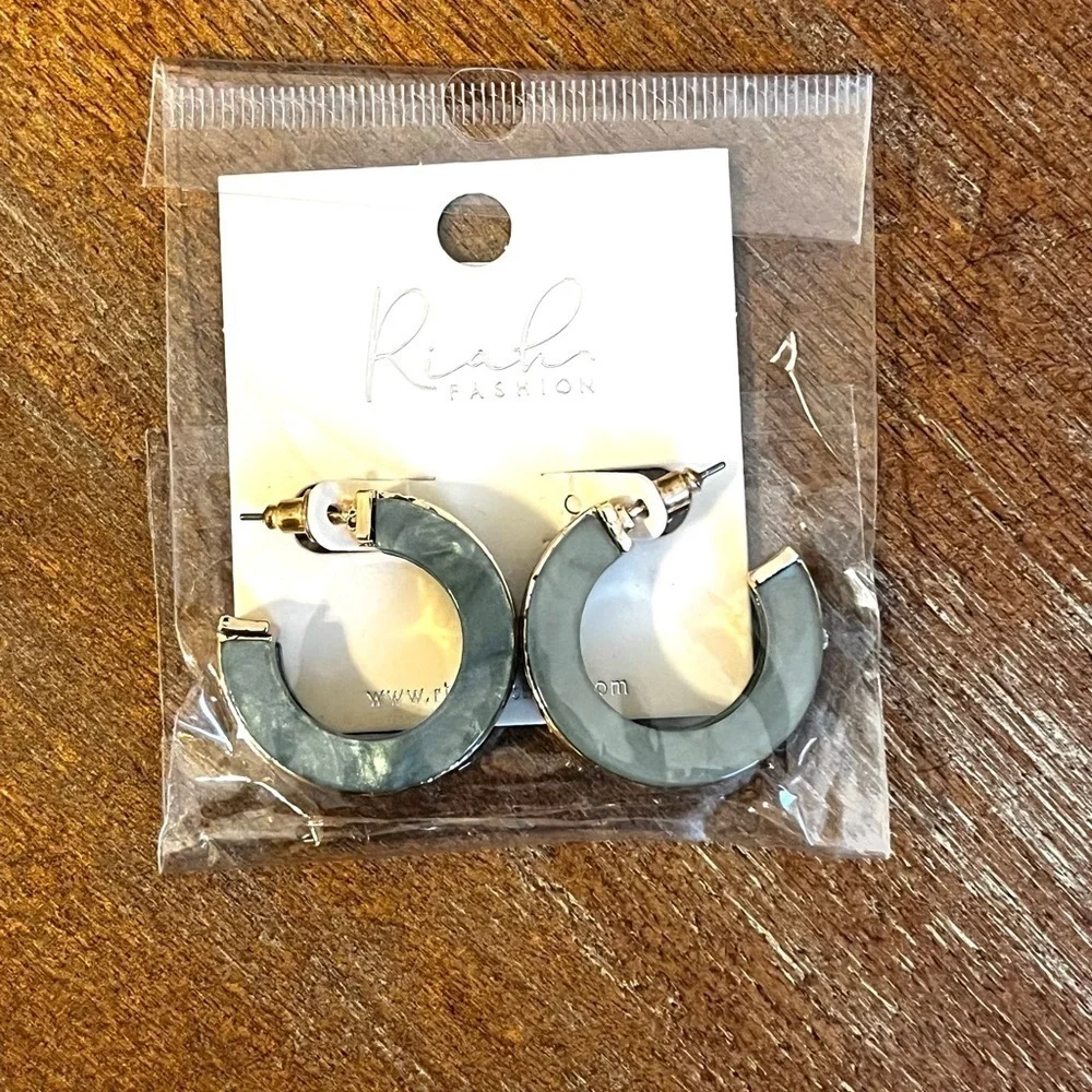 2/$15 - Mint Green Open Circle Hoop Earrings Gold Tone Faceted Statement